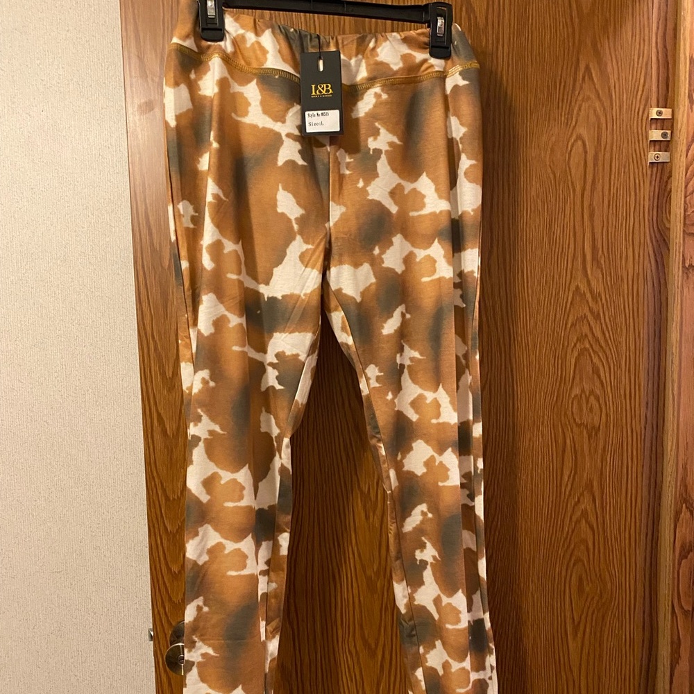 NWT L&B Cow Print Leggings Size L